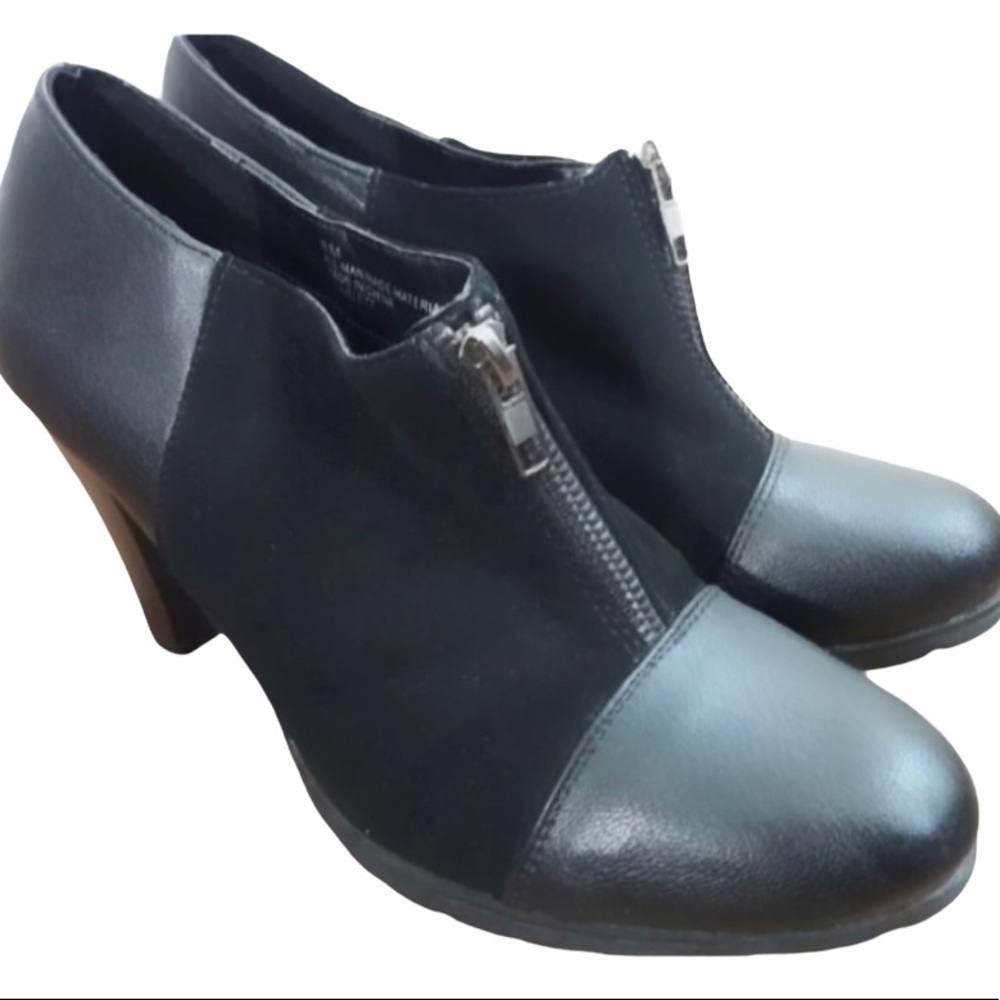WHITEMT. SCARLETT BLACK FRONT ZIPPER HEELS